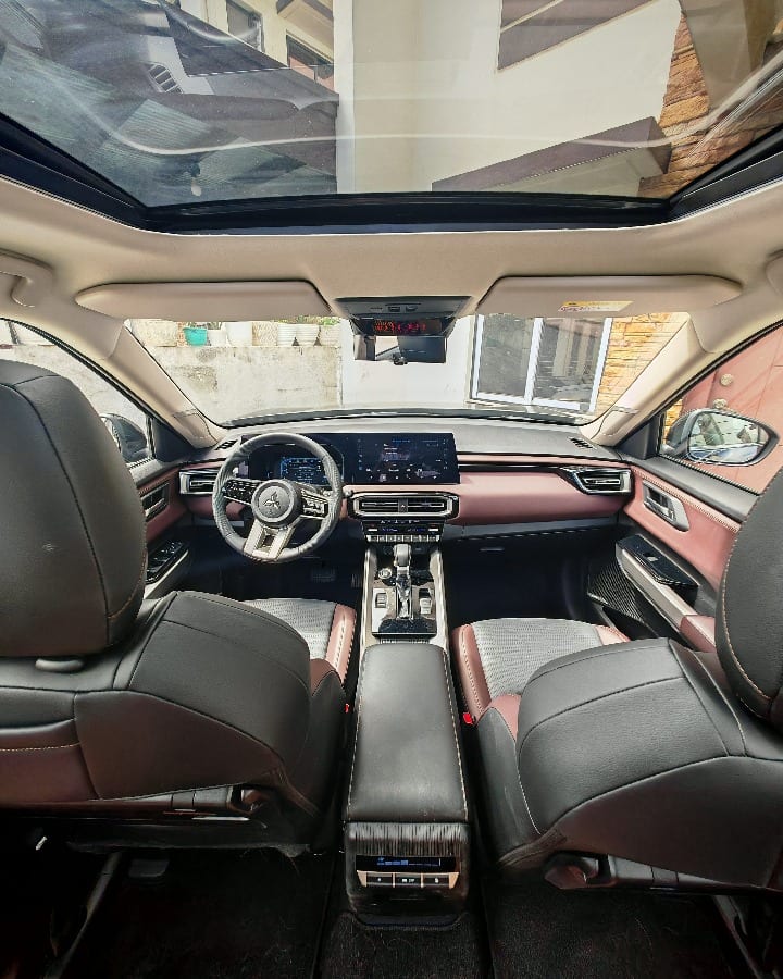 Mitsubishi destinator interior